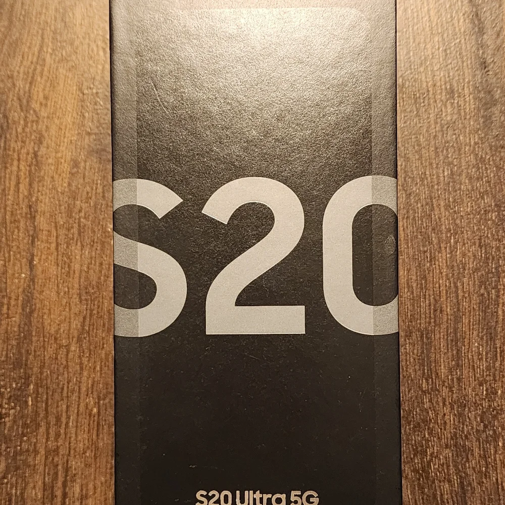 Samsung S20 Ultra 5G box with headphones - Picture 2 of 9